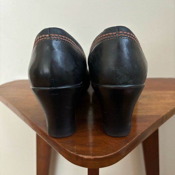 Clark’s wedge heeled leather shoes - Picture 4 of 8